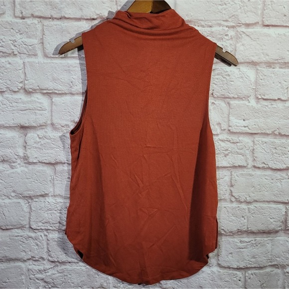 Leith Burnt Orange Sleeveless Shirred Mock Neck Blouse - Picture 5 of 9
